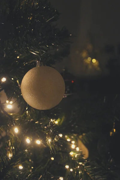 Julgran Dekoration Guld Röd Grön Och Vit Stjärna Vintage Vägg — Stockfoto