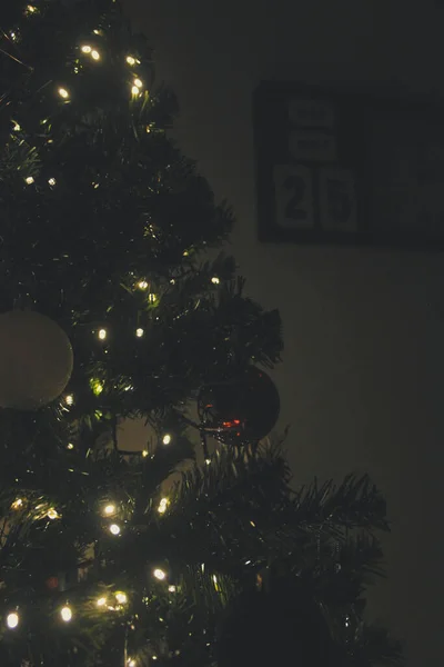 Decoração Árvore Natal Ouro Vermelho Verde Branco Estrela Relógio Parede — Fotografia de Stock