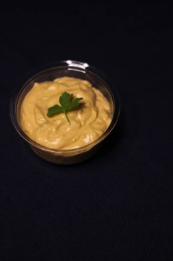 Meksika yemeği - taco bulanık çedar peyniri sosu 