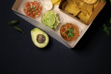 Meksika yemeği - taco bulanık çedar peyniri sosu 