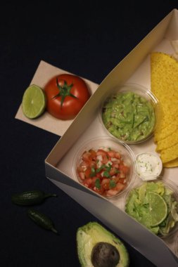 Meksika yemeği - taco bulanık çedar peyniri sosu 