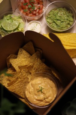 Meksika yemeği - taco bulanık çedar peyniri sosu 