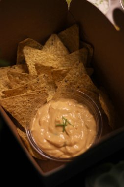 Meksika yemeği - taco bulanık çedar peyniri sosu 