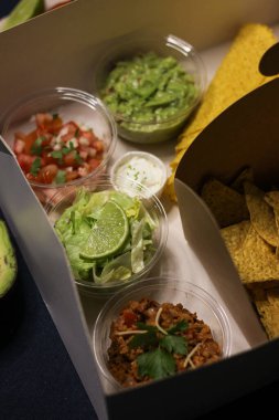 Meksika yemeği - taco bulanık çedar peyniri sosu 