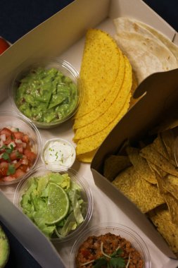 Meksika yemeği - taco bulanık çedar peyniri sosu 