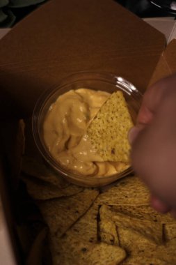 Meksika yemeği - taco bulanık çedar peyniri sosu 