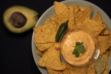 Meksika yemeği - taco bulanık çedar peyniri sosu 