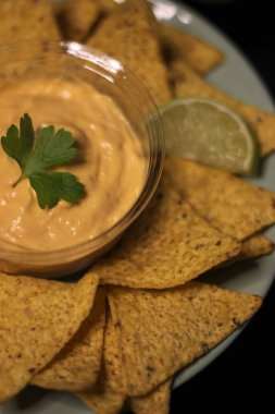 Meksika yemeği - taco bulanık çedar peyniri sosu 