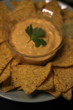 Meksika yemeği - taco bulanık çedar peyniri sosu 