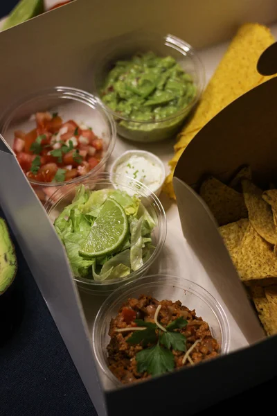 Meksika yemeği - taco bulanık çedar peyniri sosu 