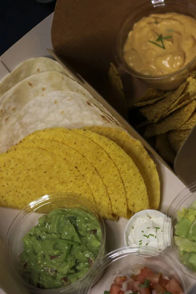 Mexikói Élelmiszer Taco Elmosódás Cheddar Sajt Szósz — Stock Fotó