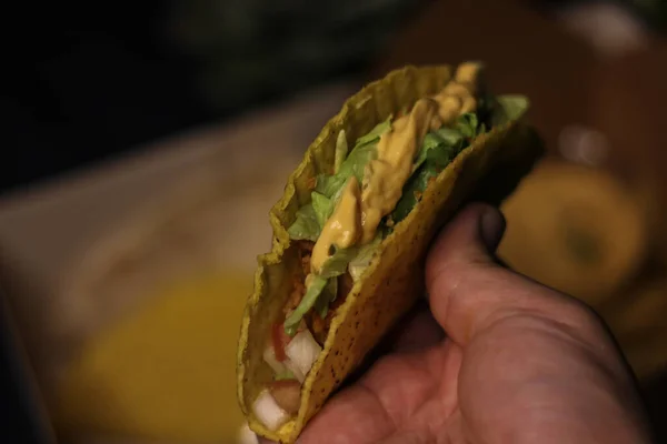 Comida Mexicana Taco Blur Salsa Queso Cheddar —  Fotos de Stock