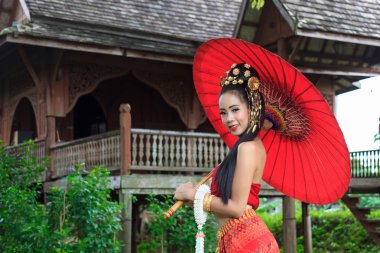 Tayland Geleneksel Kostümlü Taylandlı Kadın