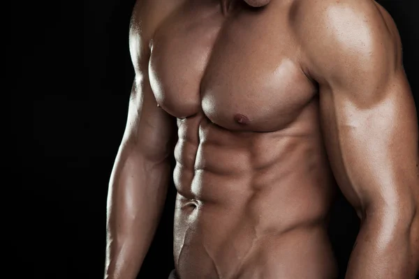 Torso atlético fuerte del modelo de la aptitud del hombre que muestra seis abs del paquete . — Foto de Stock