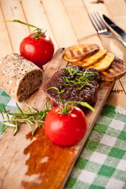 засмажені на грилі, Печена картопля, овочеві