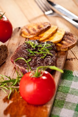 засмажені на грилі, Печена картопля, овочеві