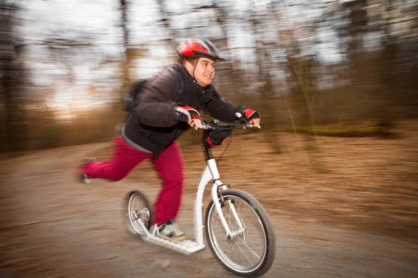 Homem em scooter — Fotografia de Stock