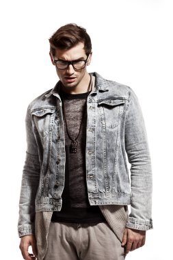 Gözlüklü güzel adam