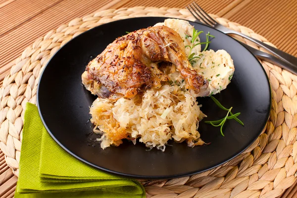 Chicken with cabbage and dumplings — Stock Photo, Image