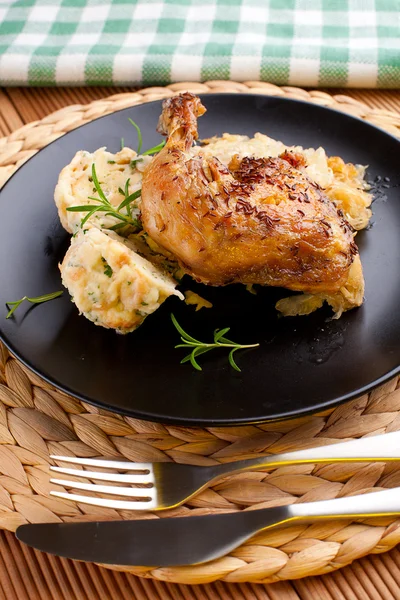 Chicken with cabbage and dumplings — Stock Photo, Image