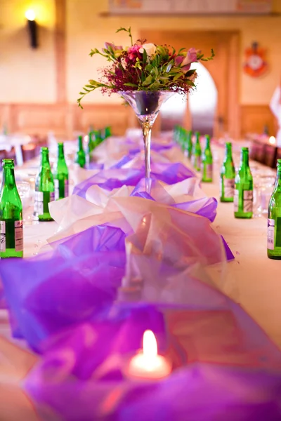 Τραπέζι γάμου με κίοσκια σερβίρεται — Φωτογραφία Αρχείου