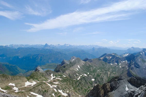 자연의 과봉우리의 어우러져 산등성 꼭대기에서 바라본 — 스톡 사진