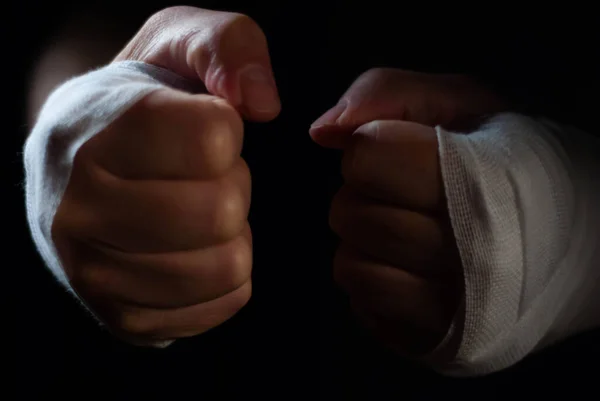 Manos Boxeador Con Vendas Blancas Preparadas Para Luchar Una Batalla —  Fotos de Stock