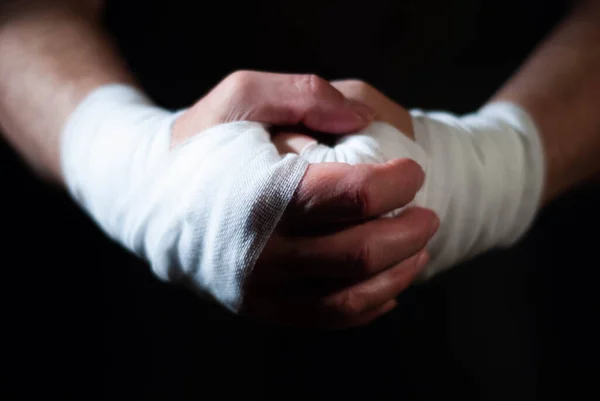 Manos Boxeador Con Vendas Blancas Preparadas Para Luchar Una Batalla — Foto de Stock