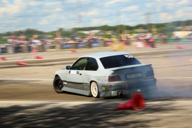 DAUGAVPILS, LATVIA - 10 Temmuz 2022. Letonya Şampiyonası 'nın üçüncü raundu. Blazma karting pistinde yarışma