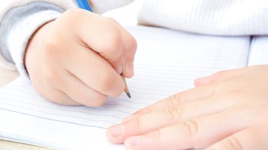 Cevap aramak için kağıt üzerine kalemle bir kitap yazmak..