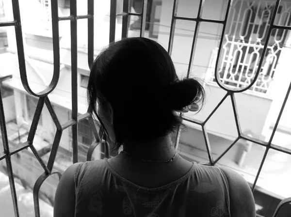 Kolkata Ινδία Ημερομηνία 2021 Απομονωμένη Ασπρόμαυρη Εικόνα Ενός Κοριτσιού Που — Φωτογραφία Αρχείου
