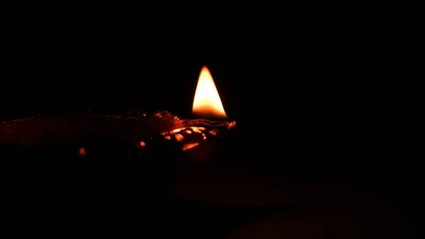 薄明かりの中での火の炎 — ストック写真