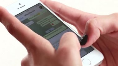 02 mesajlaşma işkadını smartphone