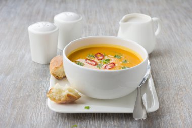 Hindistan cevizi sütü ile kabak çorbası