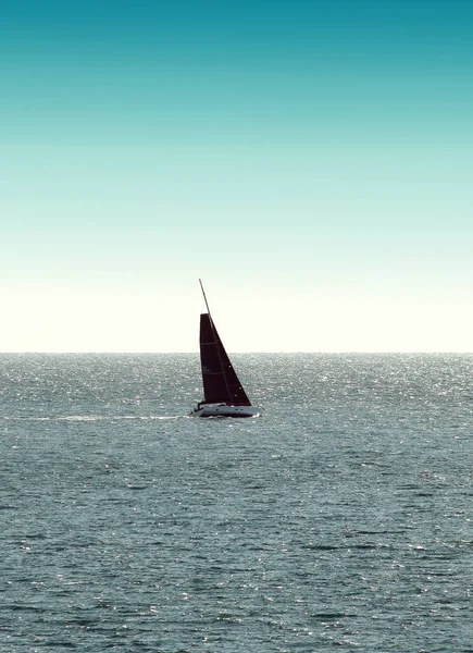 Плавуче Судно Середземному Морі Вертикальна Фотографія — стокове фото
