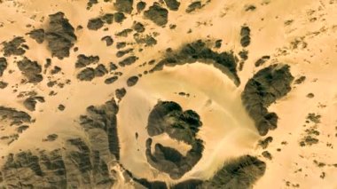 Yaratılış, soyut doğaüstü videolar. Afrika çöllerinin havadan, soyut anlatımlardan mecazi anlatımlara kadar.