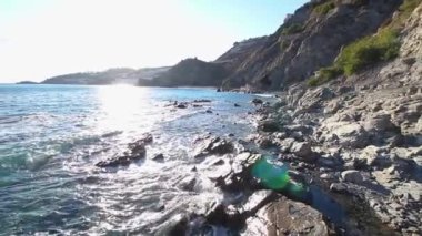 Almuecar, Granada, Endülüs, İspanya 'daki Akdeniz' in tropikal kıyılarının videosu