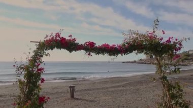 Almuecar, Granada, Endülüs, İspanya 'daki Akdeniz' in tropikal kıyılarının videosu