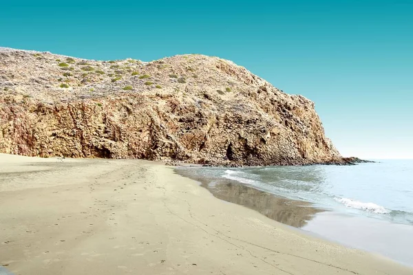 海によって浸食された溶岩の舌 自動車の古典的なギャップや火砕岩の安山岩 精製波 ムンスルのビーチ 自然公園 スペイン — ストック写真