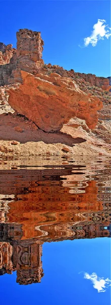 Caadas Del Teide 反映在水中 西班牙特内里费 — 图库照片