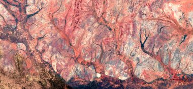 Sonbaharda orman, Afrika çöllerinin soyut fotoğraflarının havadan çekilmesi. Çöl manzaralarının havadan görünüşü, Tür: Soyut doğalcılık, soyuttan mecazlara