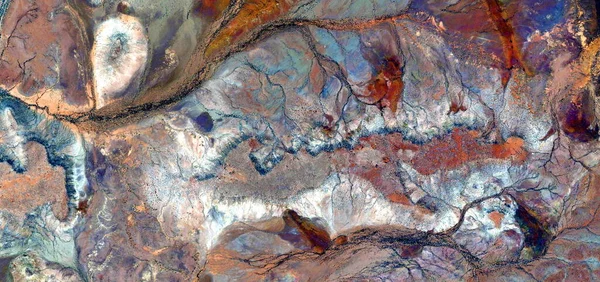 Dystopian manzaraları, Afrika çöllerinin havadan çekilmiş soyut fotoğrafları. Çöl manzaralarının havadan görünüşü, Tür: Soyut doğalcılık, soyuttan mecazlara