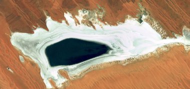 Afrika çöllerinin soyut manzarası kuraklığın şekil ve renklerine benzemektedir.,