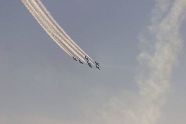 dublörlük yapan savaş uçakları, hava saldırısı, savaş, hava muharebesi gibi.,