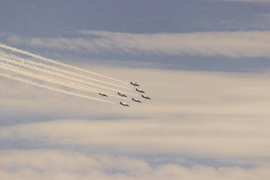 dublörlük yapan savaş uçakları, hava saldırısı, savaş, hava muharebesi gibi.,