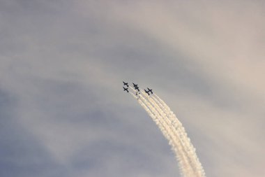 dublörlük yapan savaş uçakları, hava saldırısı, savaş, hava muharebesi gibi.,