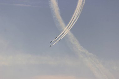 dublörlük yapan savaş uçakları, hava saldırısı, savaş, hava muharebesi gibi.,