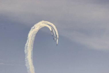 dublörlük yapan savaş uçakları, hava saldırısı, savaş, hava muharebesi gibi.,