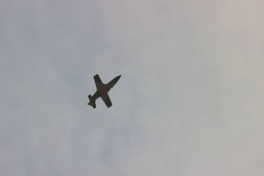 dublörlük yapan savaş uçakları, hava saldırısı, savaş, hava muharebesi gibi.,