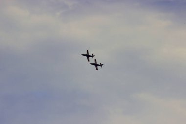 dublörlük yapan savaş uçakları, hava saldırısı, savaş, hava muharebesi gibi.,